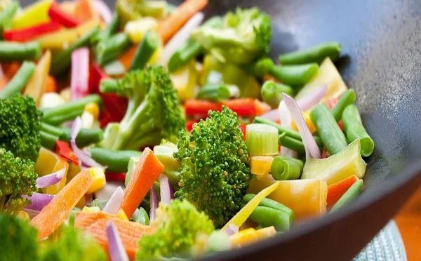 سبزیوں سے بھرپور غذا پروسٹیٹ کینسر سے بچاؤ میں مدد دے سکتی ہے: تحقیق