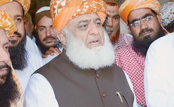 مجھے کہا جاتا ہے مولانا صاحب آپ شریف آدمی ہیں کیوں سیاست کر رہے ہیں، مولانا فضل الرحمان