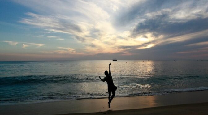 خوبصورت ایشیائی ملک ورک فرام ہوم کرنے والوں کو خوش آمدید کہنے کیلئے تیار