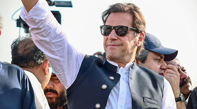 خون کے لوتھڑے کے باعث آنکھ شدید متاثر ہوچکی، عمران خان کی ضمانت پر رہائی کیلئے درخواست دائر