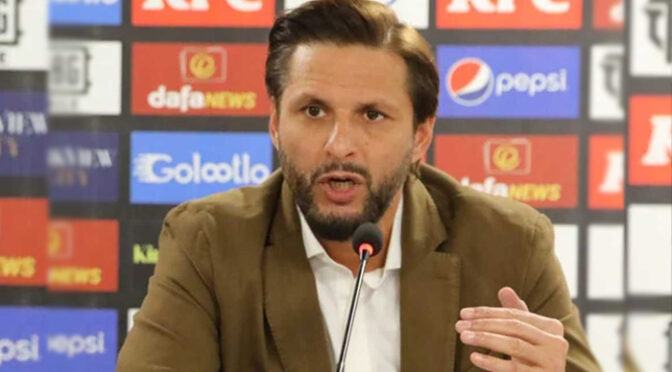 بابر، شاہین اور شاداب کو باہر بٹھاؤ، نئے لڑکوں کو موقع دو، آفریدی بھارت سے شکست کے بعد برہم