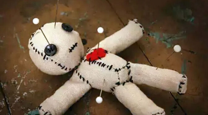 بھارت: جادو ٹونے کا الزام، مشتعل افراد نے خاتون کو بچے سمیت زندہ جلادیا