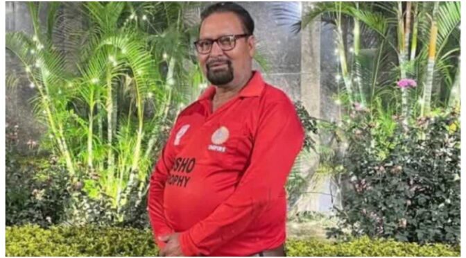 میچ کے دوران شہد کی مکھیوں نے دھاوا بول دیا، امپائر ہلاک