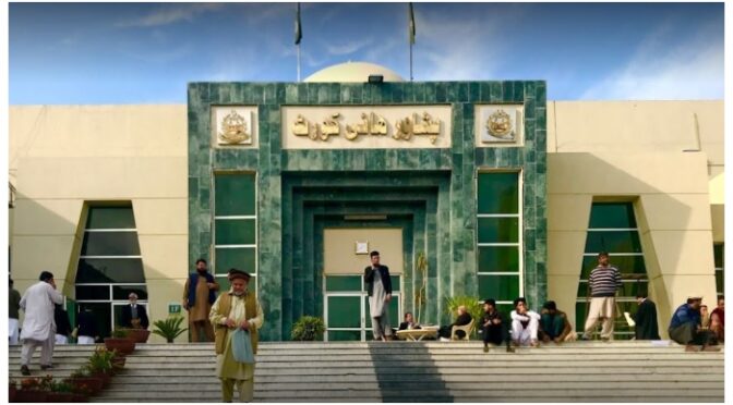 پشاور: خاتون سول جج سے ہتک آمیز رویے پر وکیل کو 6 ماہ قید کی سزا