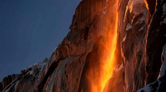 انوکھی آبشار جہاں فروری میں چند دنوں تک ‘لاوا’ بہتا نظر آتا ہے