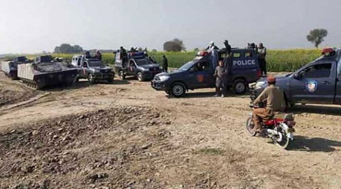 گھوٹکی میں شر گینگ کے مزید 7 اشتہاری ڈاکوؤں نے ہتھیار ڈال دیے