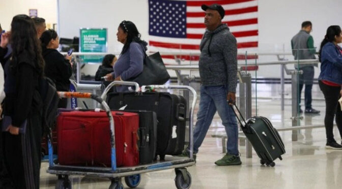 مہنگائی اور معیارِ زندگی کے مسائل،لاکھوں امریکی اپناملک چھوڑنے لگے