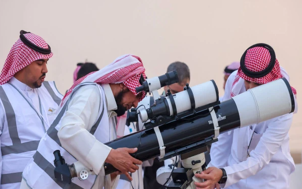 ماہ رمضان؛ 17 فروری کو دوربین سے چاند نہ دیکھیں؛ متحدہ عرب امارات نے خبردار کردیا
