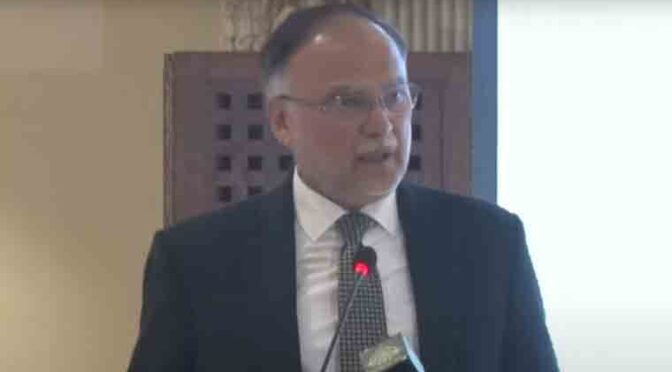 پاکستان موسمیاتی تبدیلی سے متاثر، بھارت پانی کو بطور ہتھیار استعمال کر رہا ہے: احسن اقبال