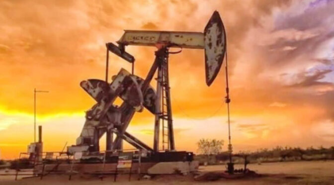 امریکا ایران کشیدگی: عالمی منڈی میں خام تیل کی قیمتیں 6 ماہ کی بلند ترین سطح پر