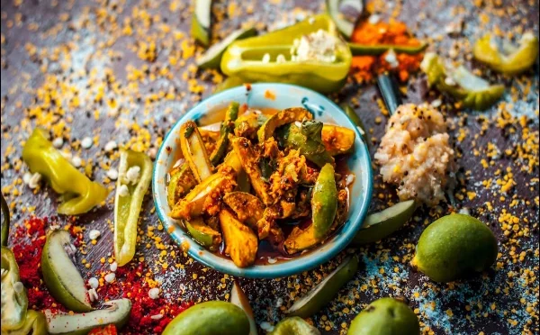 اچار جلد خراب کیوں ہوجاتا ہے؟ مدت بڑھانے اور محفوظ رکھنے کے آزمودہ گھریلو طریقے