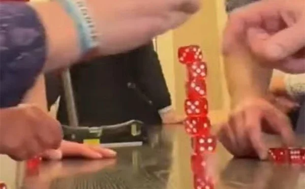 کم وقت میں پانسوں سے مینار بنانے کا ریکارڈ