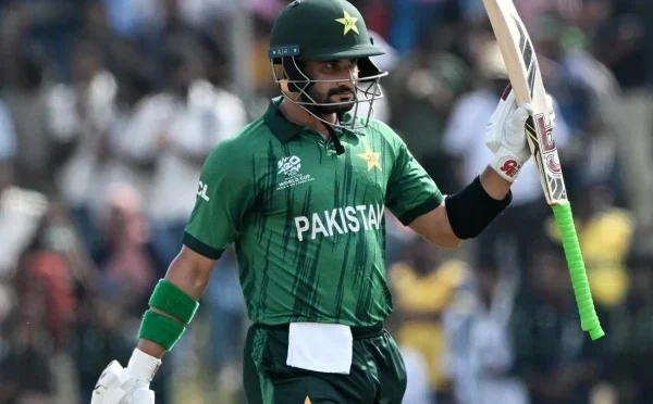 ٹی ٹوئنٹی ورلڈکپ: صاحبزادہ فرحان سنچری بنانے والے دوسرے پاکستانی بن گئے