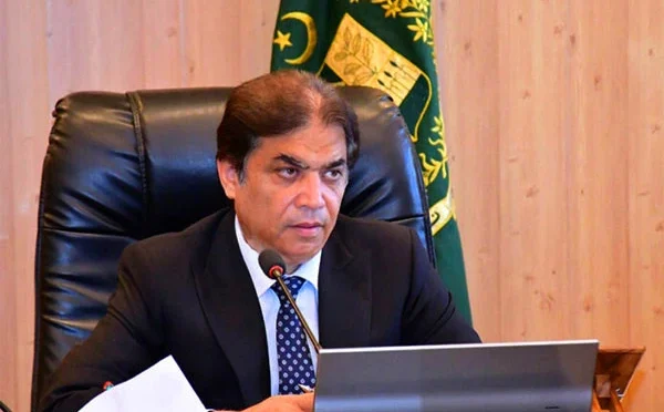 کوئی بیماری کا بہانہ بنا کر سزاؤں میں معافی چاہتا ہے تو بھول جائے، وزیر ریلوے