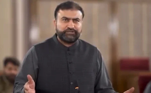 بلوچ قوم کو لاحاصل جنگ کیطرف دھکیلنے نہیں دیں گے، وزیراعلیٰ سرفراز بگٹی