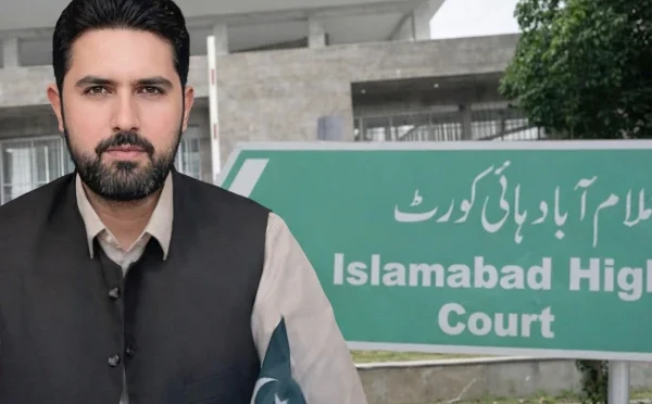 سہیل آفریدی کی ہائیکورٹ کوریڈور میں ویڈیو بنانے پر ایک شخص سے موبائل فون چھین لیا گیا