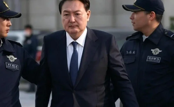 جنوبی کوریا میں مارشل لا لگانے والے صدر کو بغاوت کے جرم میں عمر قید