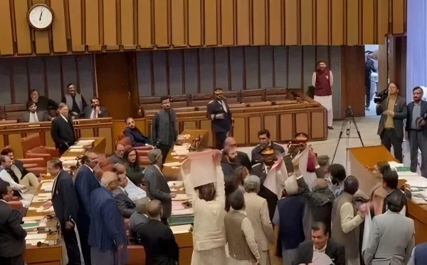 سینیٹ میں بانی پی ٹی آئی کی صحت سے متعلق قرارداد مسترد، اپوزیشن کا شدید احتجاج