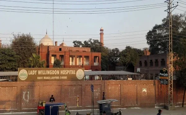 لاہور؛ لیڈی ولینگڈن اسپتال میں سیکیورٹی گارڈ کا مریض کو بے ہوشی کا ٹیکا لگانے کا انکشاف