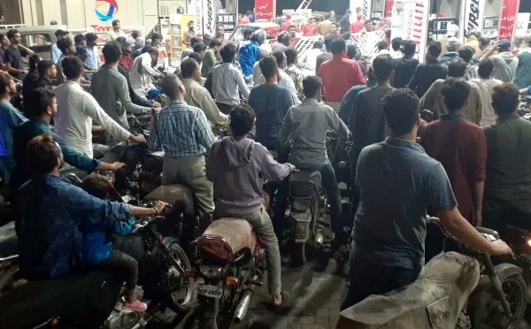 سیالکوٹ میںکین میں پٹرول نہ دینے پر گاہگ نے ملازم کی جان لے لی