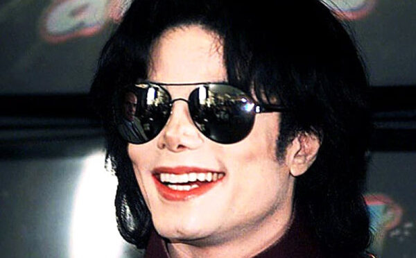 مائیکل جیکسن پر بچوں کے استحصال کے الزامات، 20 کروڑ ڈالر ہرجانے کا مطالبہ