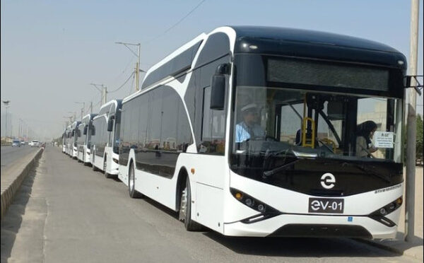 شرجیل میمن کا کل سے کراچی میں ای وی بس کا نیا روٹ شروع کرنے کا اعلان