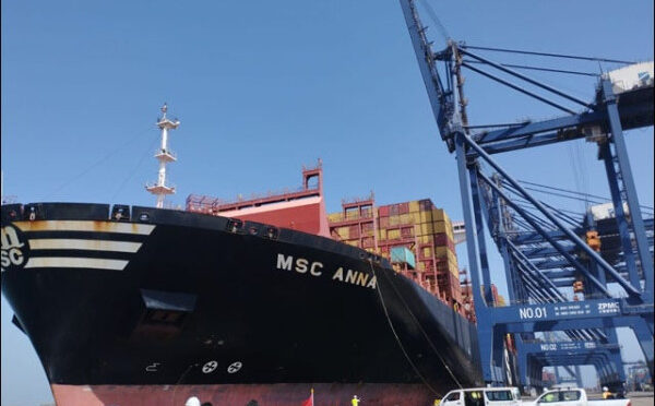 کراچی گیٹ وے ٹرمینل سے فجیرہ اور خورفکن کے لیے  شپنگ سروس شروع