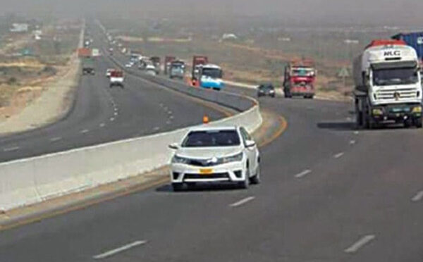 موٹرویز اور قومی شاہراہوں پر گاڑیوں کی حدِ رفتار میں کمی