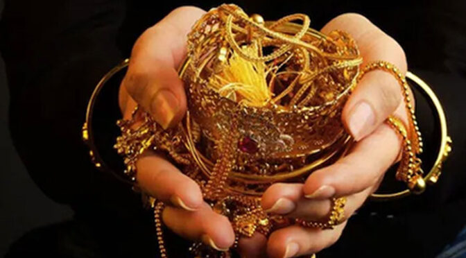 لاہور: نئی گھریلو ملازمہ پہلے ہی روز 80لاکھ کے زیورات اورگھڑیاں چوری کرکے فرار