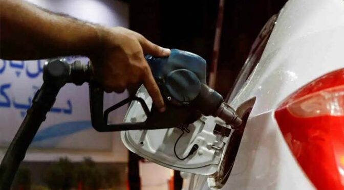 وزیراعظم نے پیٹرولیم مصنوعات کی قیمتوں کے ہفتہ وار تعین کی منظوری دیدی