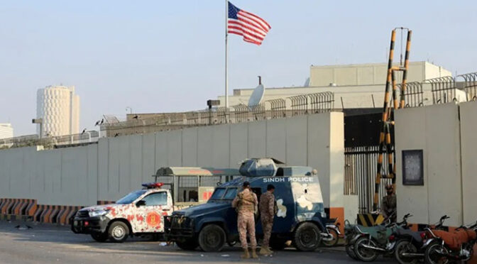 کراچی اور لاہور میں امریکی قونصلیٹ سروسز  بدستور معطل