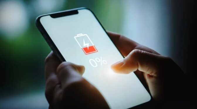 فون بیٹری کو تیزی سے ختم کرنے والی 4 عام ترین عادات