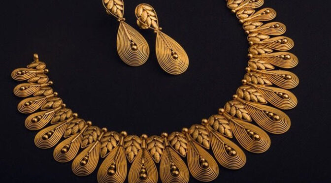 پاکستان میں سونے کی فی تولہ قیمت میں 11 ہزار سے زائد کی کمی