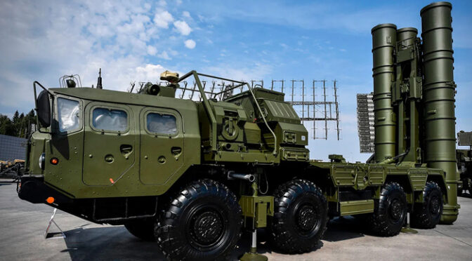 بھارتی حکومت نے ایس 400 دفاعی نظام اور طیاروں کی خریداری کیلئے 25 ارب ڈالر کے دفاعی منصوبوں کی منظوری دیدی