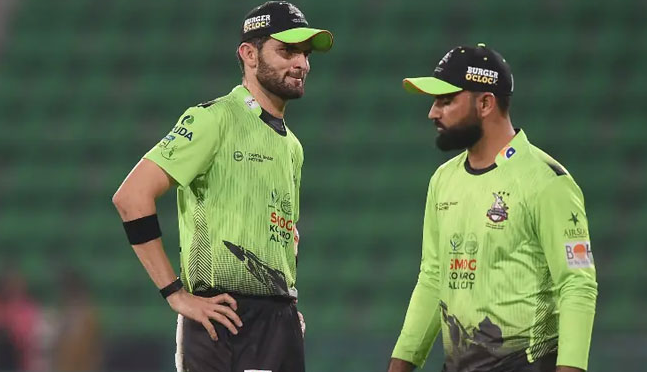 پی ایس ایل: گیند سے چھیڑ چھاڑ ، فخر زمان 2 میچز کیلئے معطل