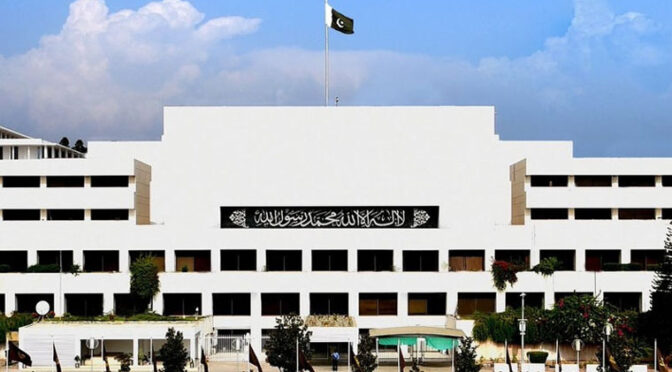 مشرق وسطیٰ جنگ، حکومت کا پارلیمانی لیڈروں کو اعتماد میں لینے کا فیصلہ