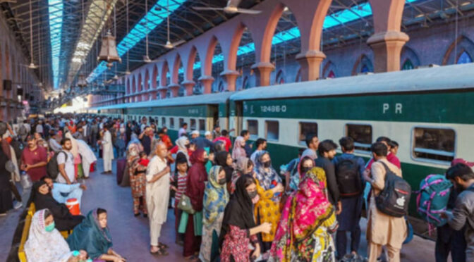 ڈیزل کی قیمتوں میں اضافے کے بعد ٹرینوں کے کرایوں میں بھی اضافہ