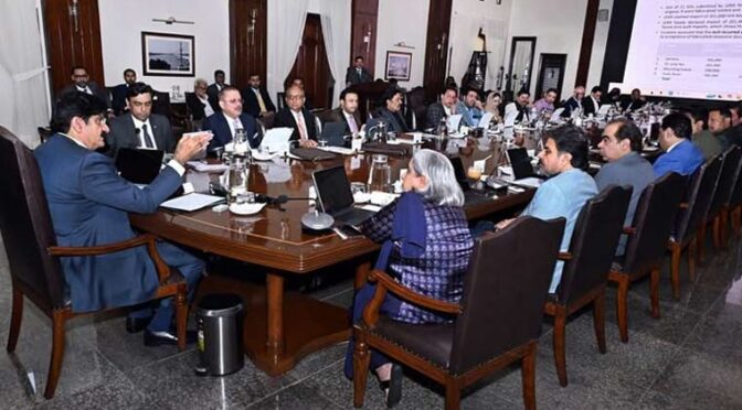 سندھ میں سکول دو ہفتے بند، دفاتر ہفتے میں چار دن کھلیں گے