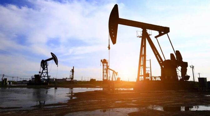 کشیدگی کے باوجود عالمی توانائی منڈی میں خام تیل کی قیمتوں میں معمولی کمی