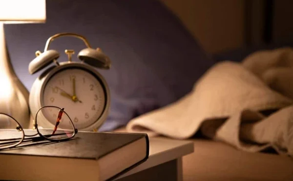 رات دیر سے سونے کی عادت صحت کےلیے خطرناک، ماہرین کی وارننگ