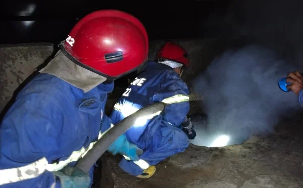 کراچی، گیس لائن میں لگنے والی خوفناک آگ پر قابو پا لیا گیا