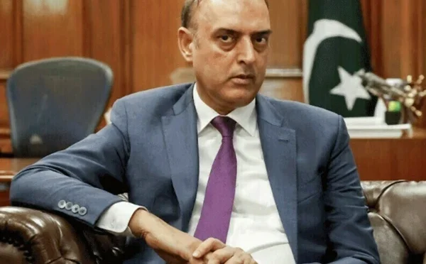 یو اے ای دو ارب ڈالر کا قرضہ واپس نہیں مانگ رہا، گورنر اسٹیٹ یبنک