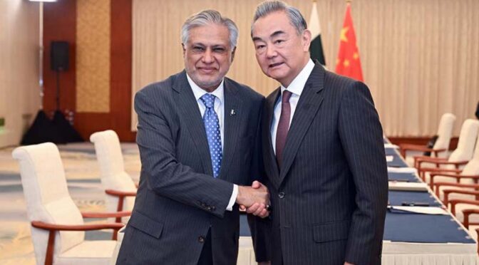 اسحاق ڈار کی چینی ہم منصب سے ملاقات، دونوں ممالک کا فوری جنگ بندی کا مطالبہ