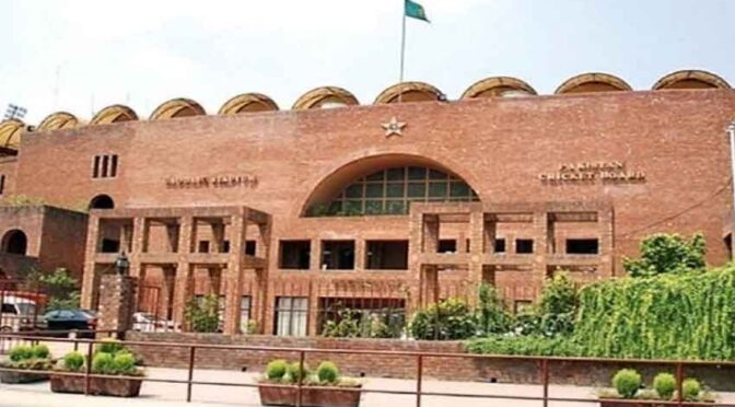 پی سی بی نے وہاب ریاض اورسرفراز احمد کو پی ایس ایل میں کام کرنے سے روک دیا