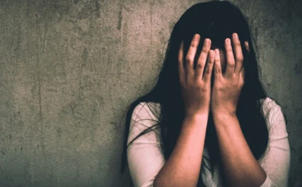 عدالت خاتون کو شوہر کے پاس جانے کیلیے مجبور کیسے کر سکتی ہے؟  حقِ زوجیت کیس میں سوالات