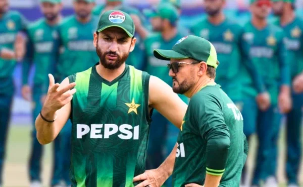 ٹی ٹوئنٹی ورلڈ کپ؛ ناقص کارکردگی پر کوچ کیساتھ کپتان کی کرسی بھی ہلنے لگی