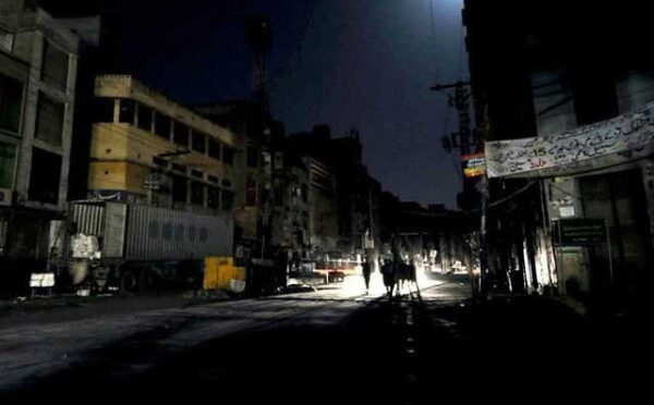 ملک بھر میں 8 سے 16 گھنٹے کی طویل لوڈشیڈنگ، شہری اذیت میں مبتلا