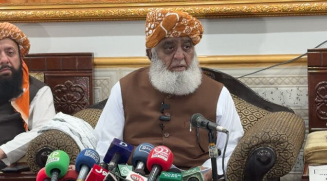 پیٹرولیم مصنوعات میں اضافے نے ہر فرد کو ہلا کر رکھ دیا، فضل الرحمان کا جمعے کو احتجاج کا اعلان