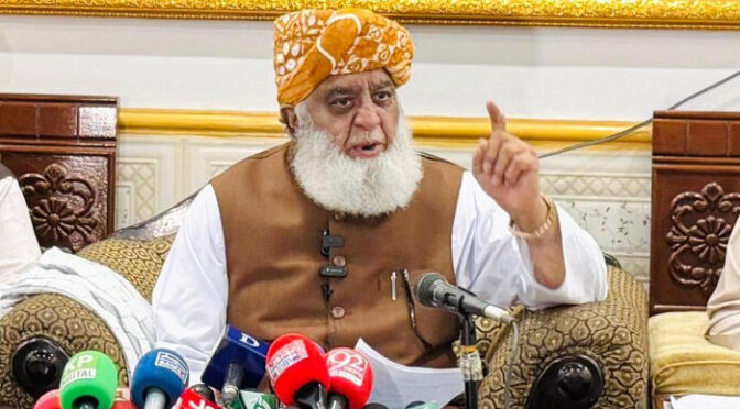 پاکستان نے ثابت کردیا کہ وہ دنیا کے معاملات کو سلجھانےکی صلاحیت رکھتا ہے، مولانا فضل الرحمان