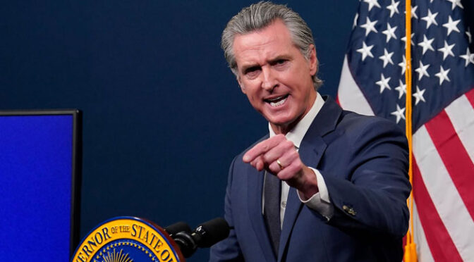 گورنر کیلیفورنیا نے ایران جنگ کو بے مقصد قرار دیکر فوری ختم کرنے کا مطالبہ کردیا